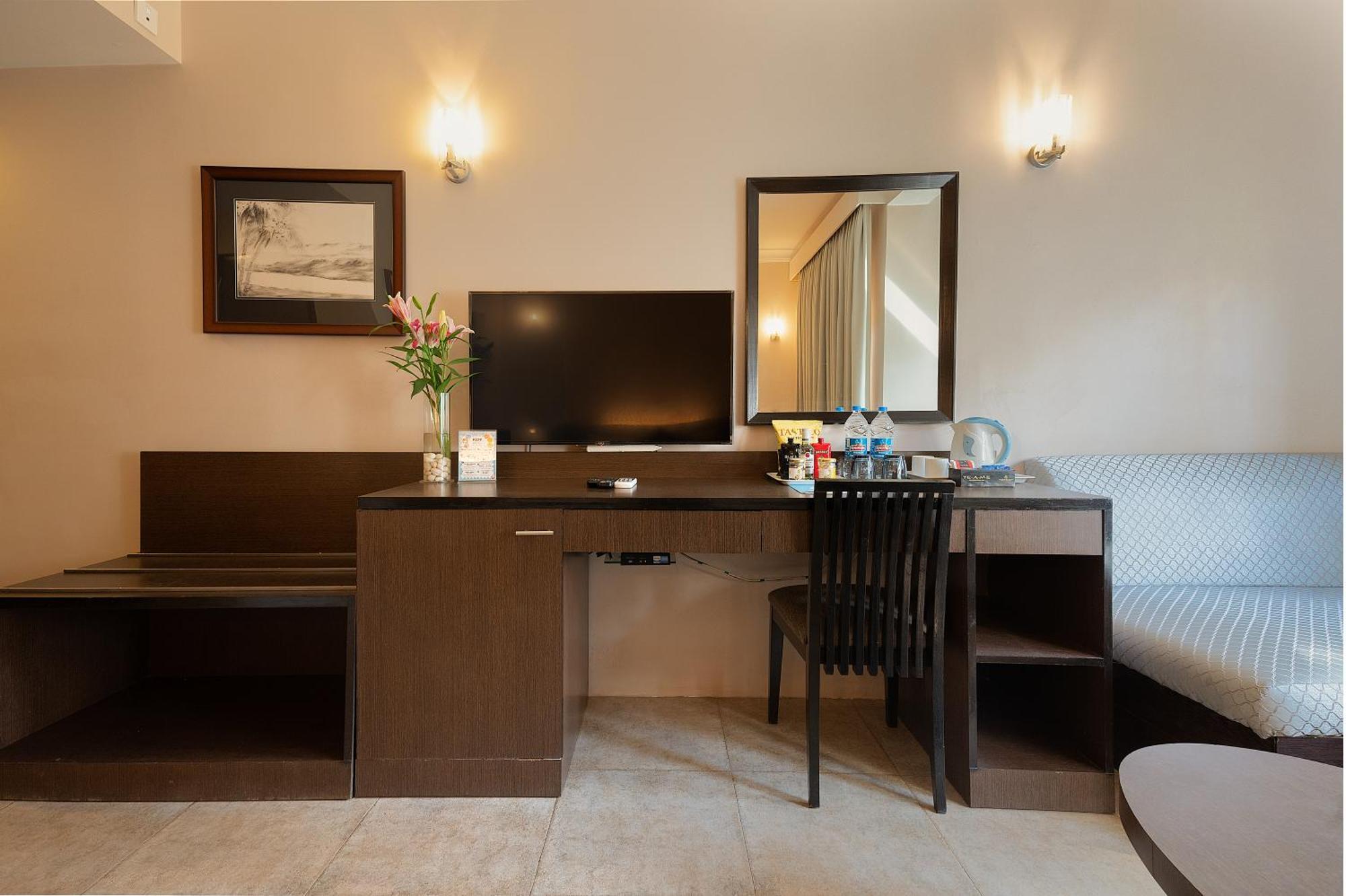 Whispering Palms Beach Resort Candolim Exteriör bild