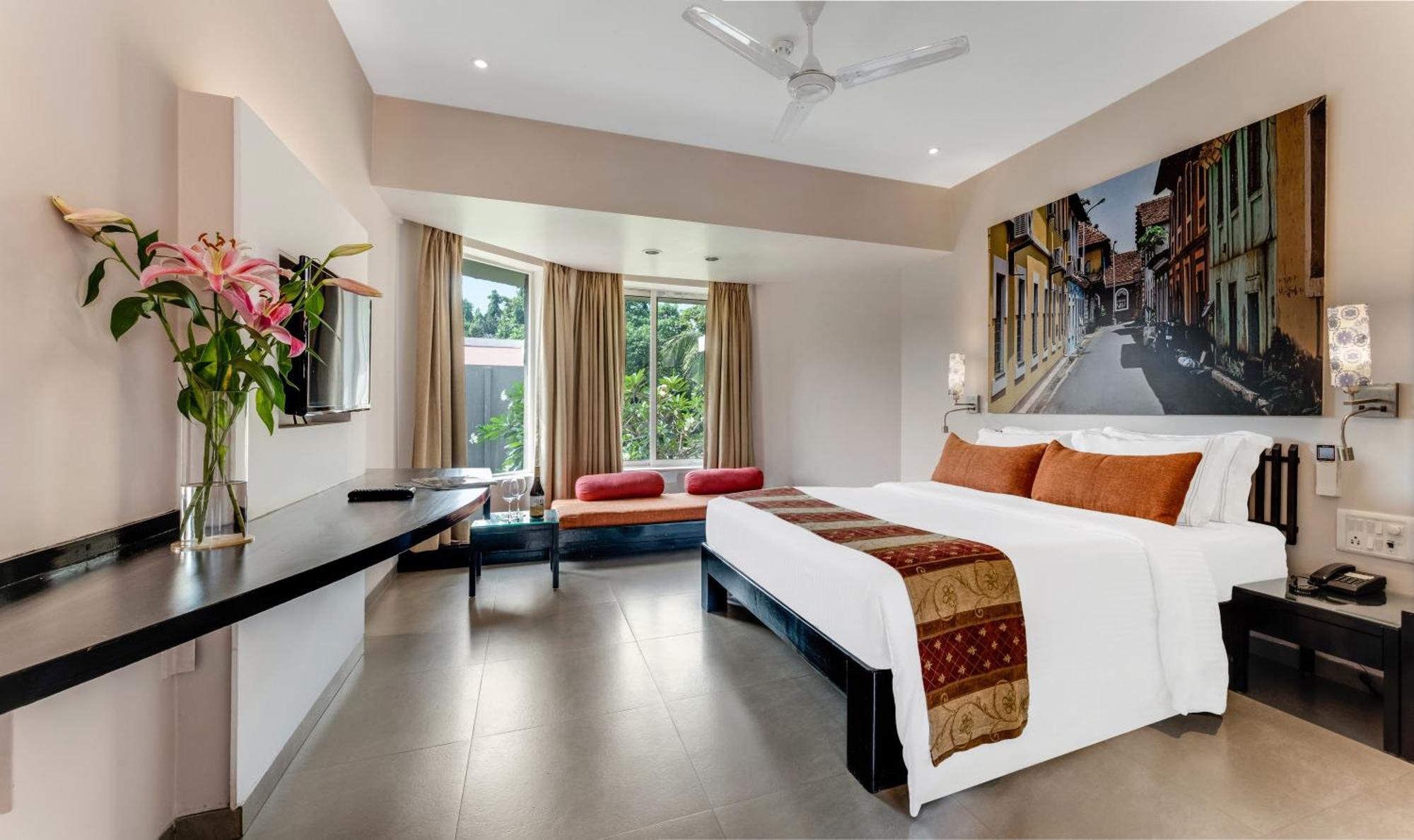 Whispering Palms Beach Resort Candolim Exteriör bild