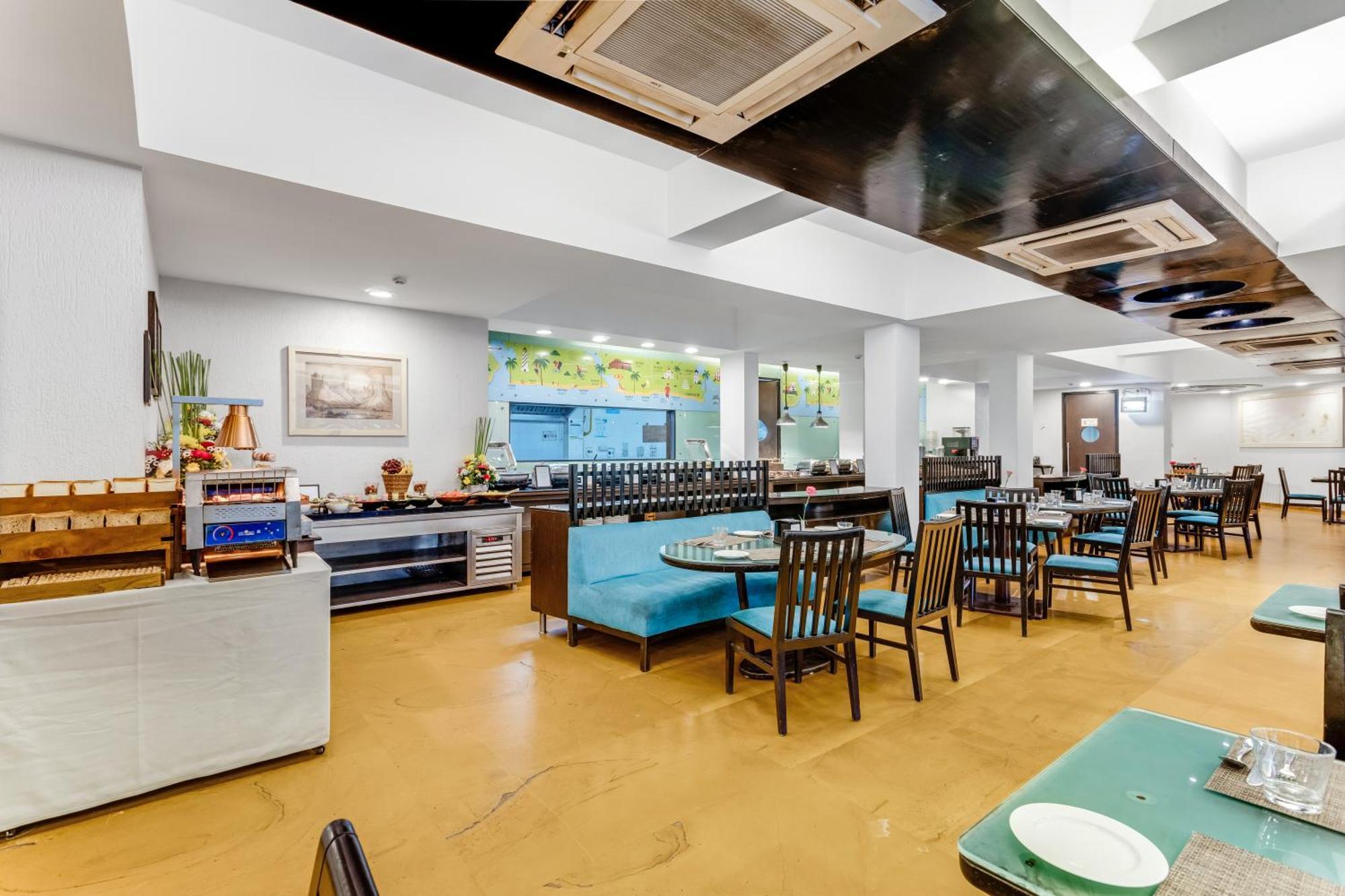 Whispering Palms Beach Resort Candolim Exteriör bild